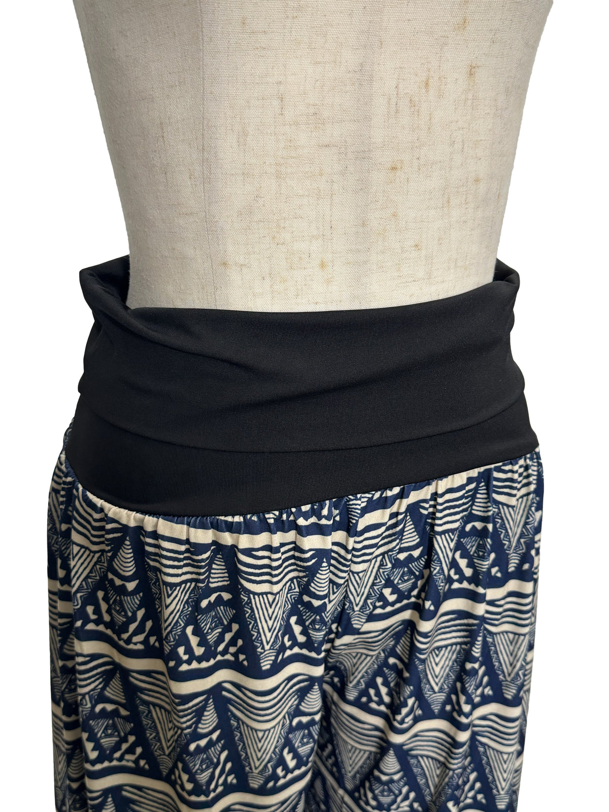 【LAHAINAMOON】スカパン_lahaina-0006-tapa-triangle-navy