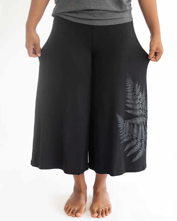 【Puahina】ポロヒワ・パラパライ・カイラ・カプリパンツ（Polohiwa Palapalai Kaila Capri Pants）※6月末発送